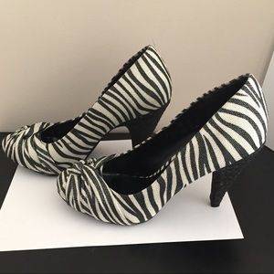Rocket dog Zebra print pump w/ shimmer Size 9 NEW